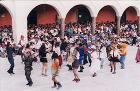 Personajes extravagantes en el Carnaval de Ayacucho