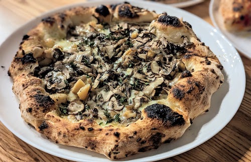 Funghi pizza