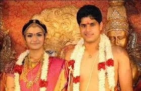 Arthi Venkatesh Family Husband Son Daughter Father Mother Marriage Photos Biography Profile