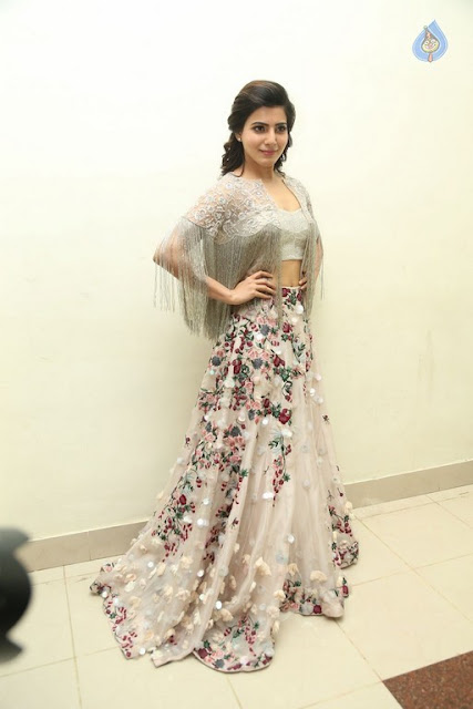 samantha hot poses for a aa audio launch event