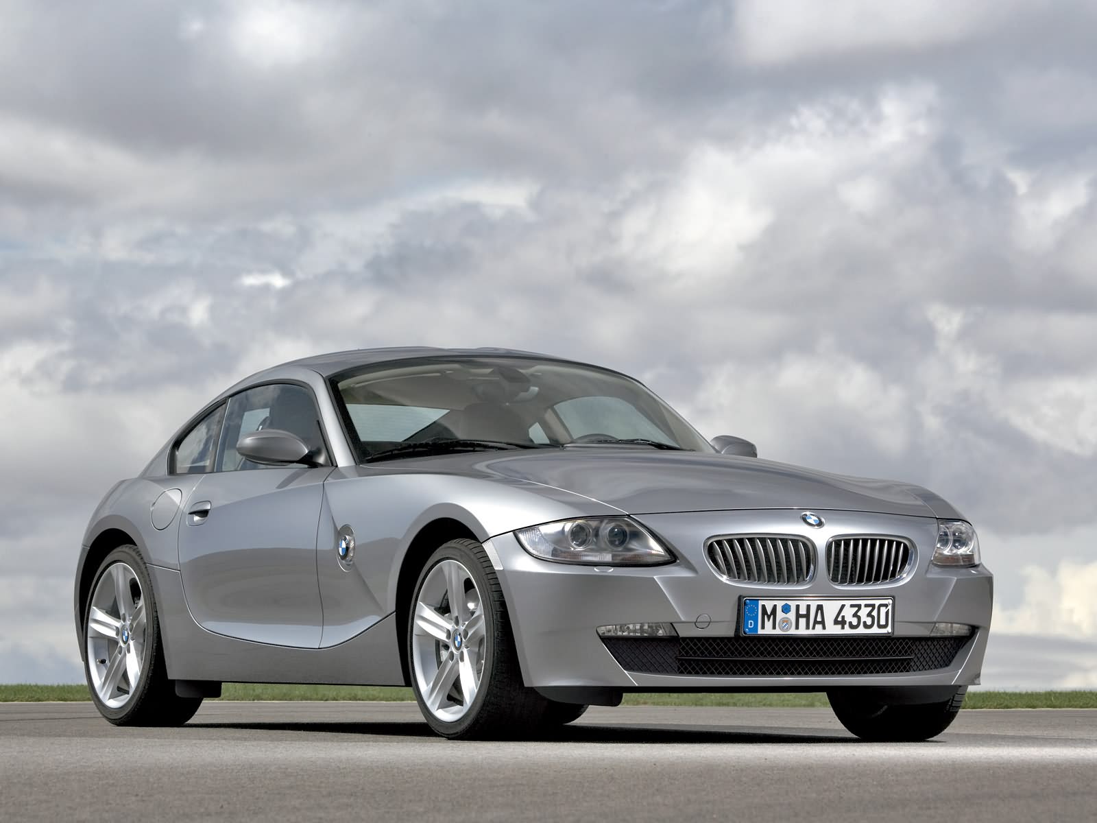 New UK Auto Cars: Layest Hd And Dekstop Bmw Cars