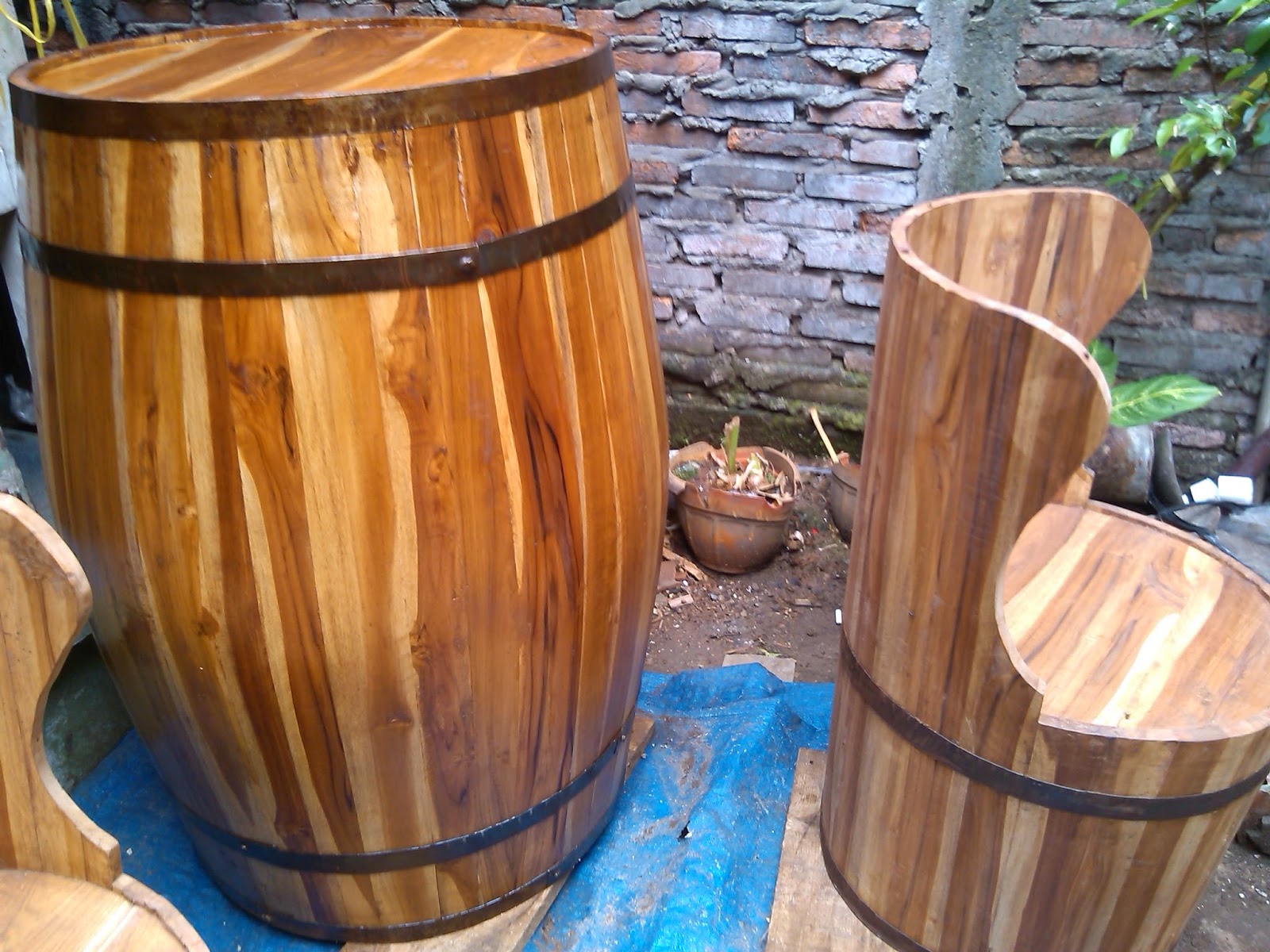 Penjual ember kayu  gentong kayu  barrel tahang 2012