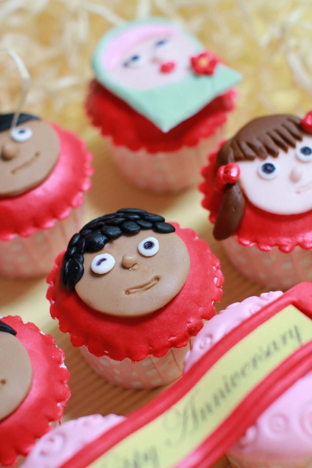 Masam manis: HAPPY FAMILY CUP CAKE