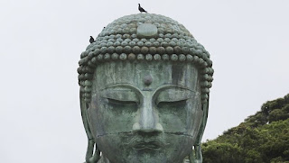 Une statue de Bouddha