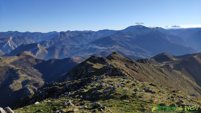 Vista de Peña Ten desde el Pico Pierzu