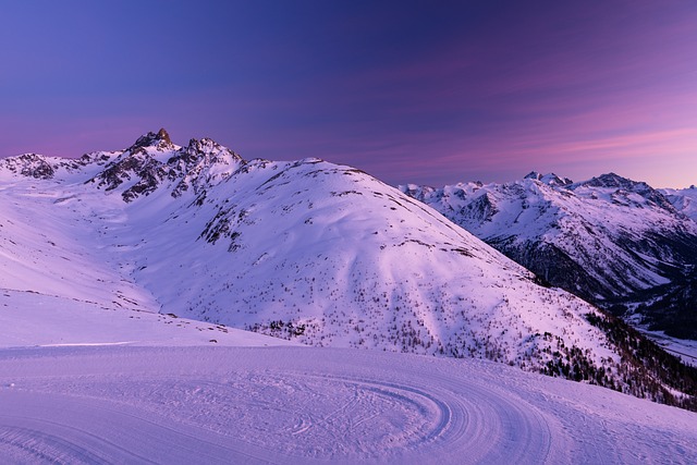 see a snow mountain in a dream