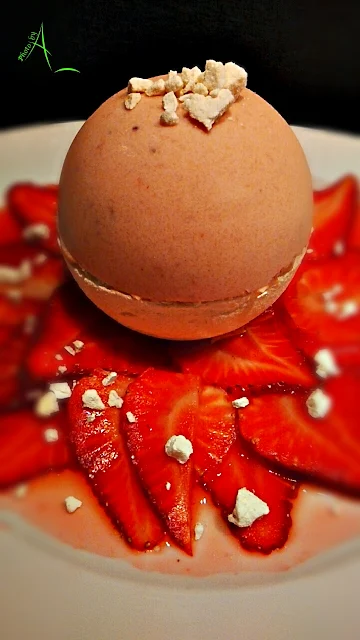 Un dôme de crème bavaroise aux fraises