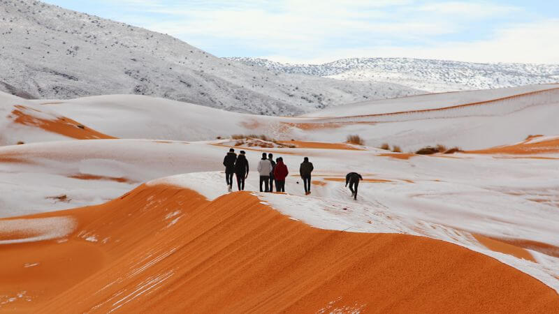 Awesome Photos: Snow In The Sahara Desert For The 3rd Time In 40 Years