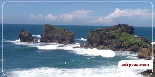 Pemandangan Laut Lepas di Pantai Siung | adipraa.com