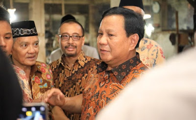 Kunjungi Kampung Batik Kauman, Prabowo Saksikan Proses Pembuatan Batik