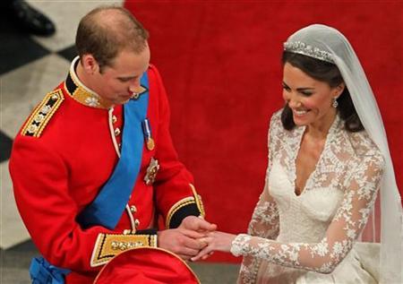 queen elizabeth wedding ring. kate wedding gown