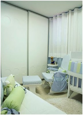 Bedroom for babies with ocean decoration, blue and white colors