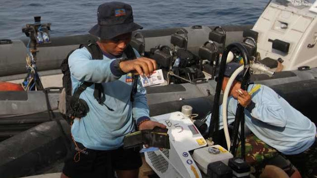 Komando Pasukan Katak (Kopaska) TNI Angkatan Laut Bagi Menjadi 4 Tim Cari Pesawat Sriwijaya Air SJ182 yang Jatuh