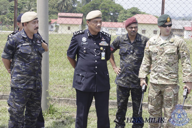 UTK (Red Beret) & VAT-69 (Sand Beret)  Sejarah ILMU DAN 