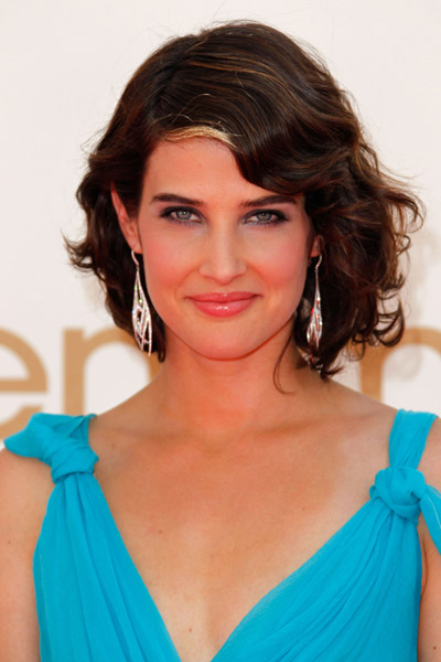 Cobie Smulders looks marvelous in this beautiful turquoise Alberta Ferretti