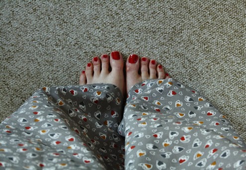 The sewing of pyjama pants | Happy in Red