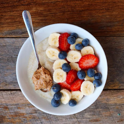 Breakfast Oatmeal Bowl with Strawberries, Blueberries and Banana