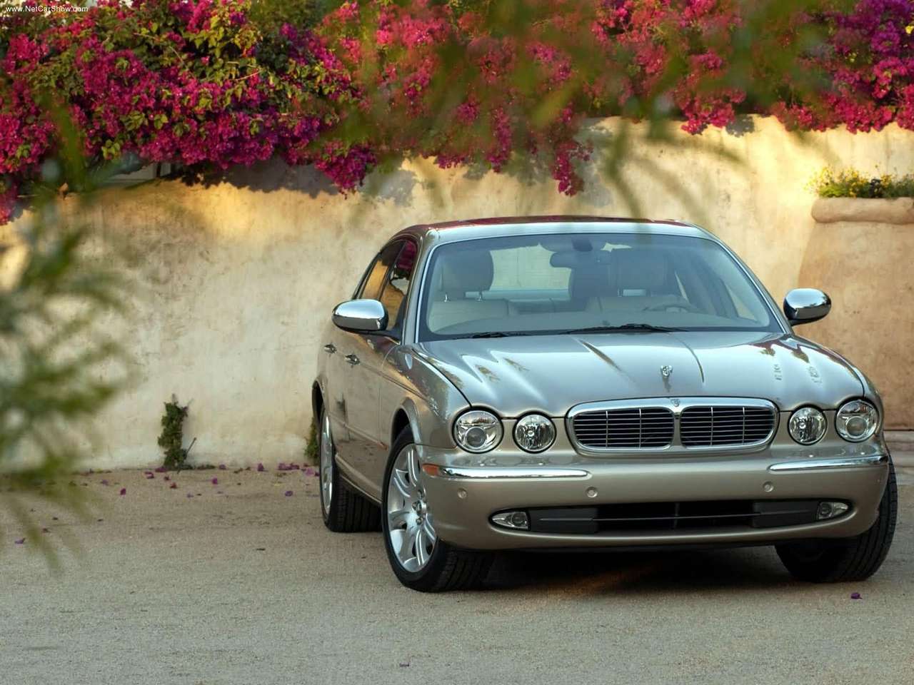 Jaguar - Populaire francais d'automobiles: 2004 Jaguar XJ8 Vanden Plas