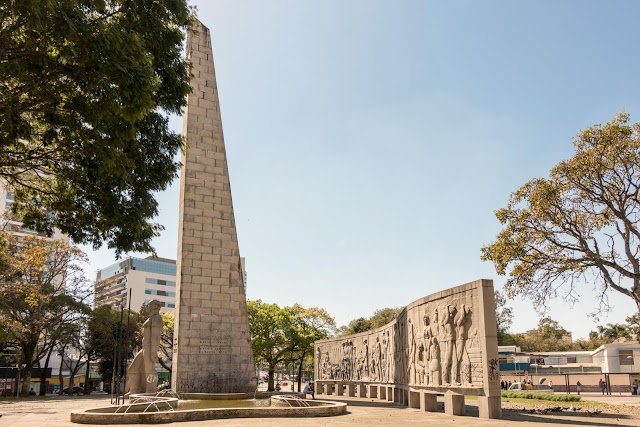 Obelisco na Praça 19 de Dezembro
