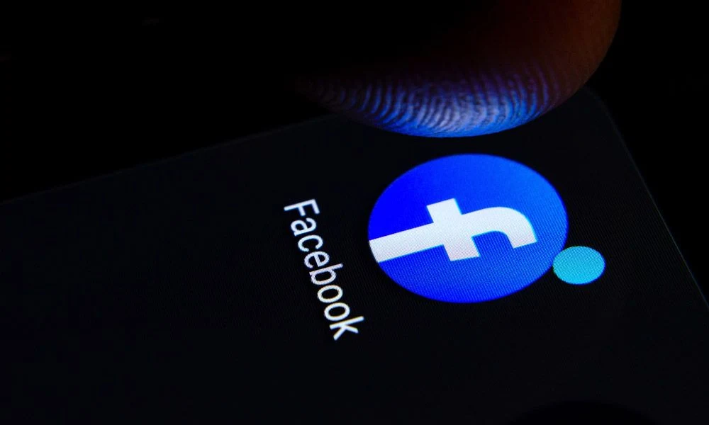 Ecco Facebook in Dark Mode su iOS