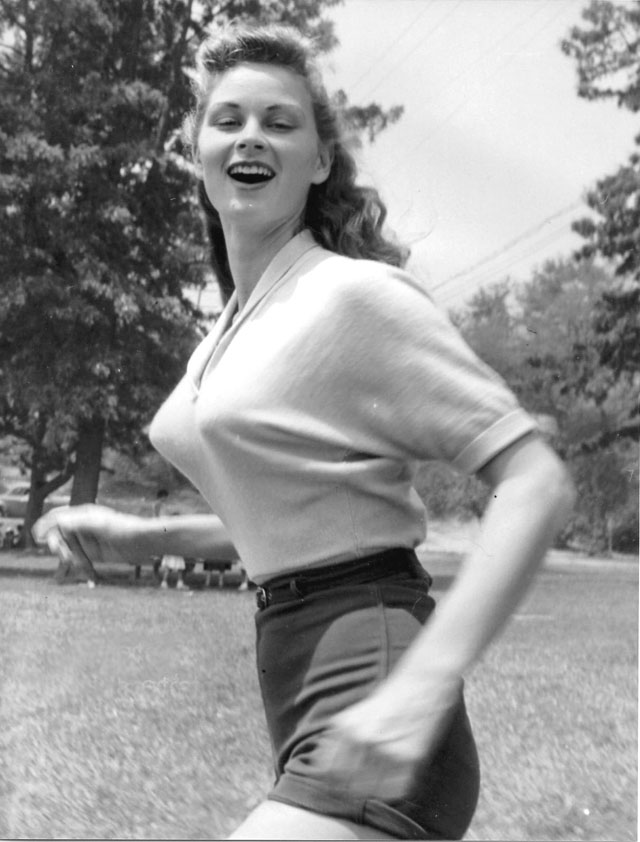 Bullet Bra: The Indispensable Underwear for the Sweater Girls in the 1940s  and 1950s ~ Vintage Everyday