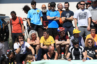 Marcha ciclista contra la industria militar