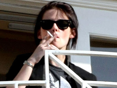 robert pattinson and kristen stewart smoking. ROBERT PATTINSON IS QUITTING