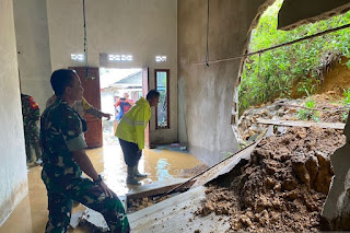 Longsor di Singkawang Barat, Rumah Milik Mat Sohid Alami Kerusakan Akibat Hujan Tinggi