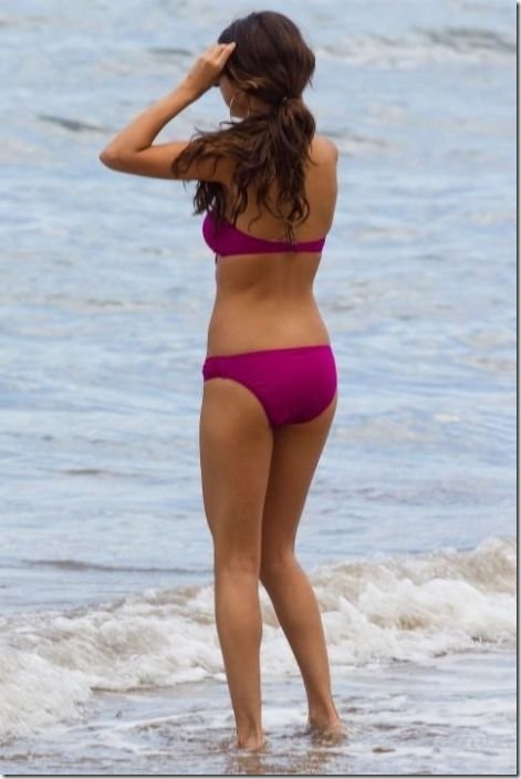 selena-gomez-bikini-14acb5
