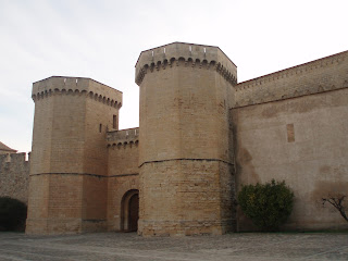 Prenafeta a Poblet - Camí de Sant Jaume de Compostela; església de Santa Maria a Poblet i Porta Reial