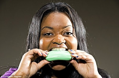 19-Year-Old Girl Is Addicted to Eating Soap
