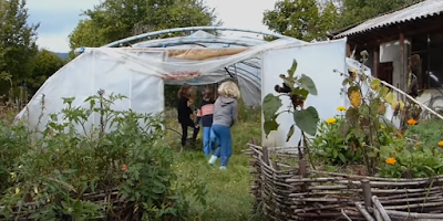 Une école où l'on apprend le jardinage en plus des maths et du français : Caminando