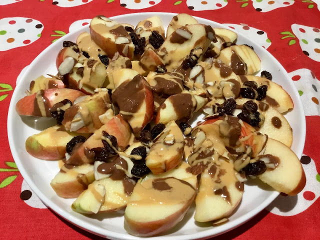 plate of apple slices with toppings