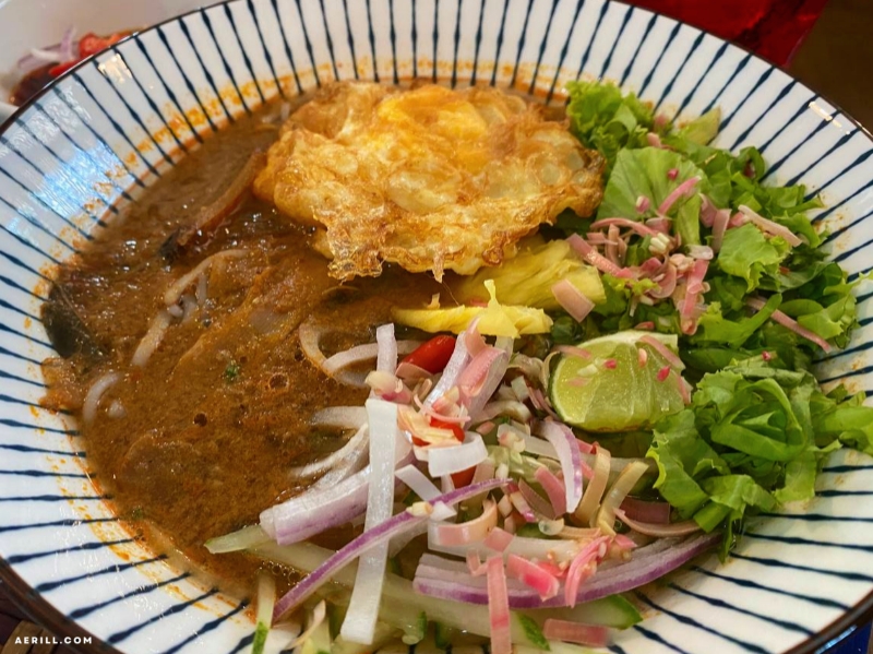 Makan Tujuh Jenis Laksa di MakLang by Ilham Ceramic, Langkawi!