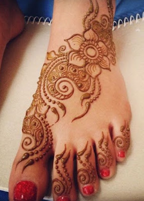 Simple Mehndi Designs for Feet
