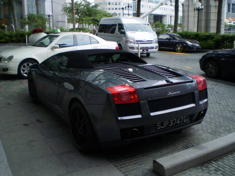 Lamborghini Gallardo Spyder snapped it in front of a hotel in Singapore