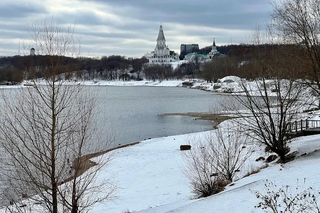 парк Коломенское (музей-заповедник Коломенское), Москва-река, храм Вознесения Господня в Коломенском