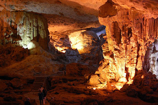 Sung Sot cave - Stalactite cave largest in Halong bay