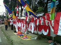 OMZET PENJUALAN BENDERA MENURUN