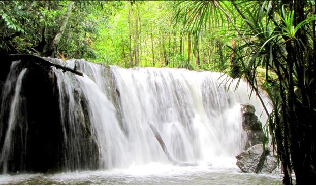 Vẻ đẹp hùng vĩ, hoang sơ của suối Tranh