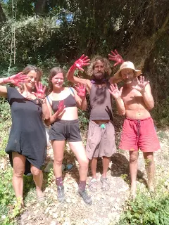 4 persons showing their dark red hands.