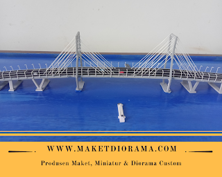 Miniatur Jembatan Suramadu