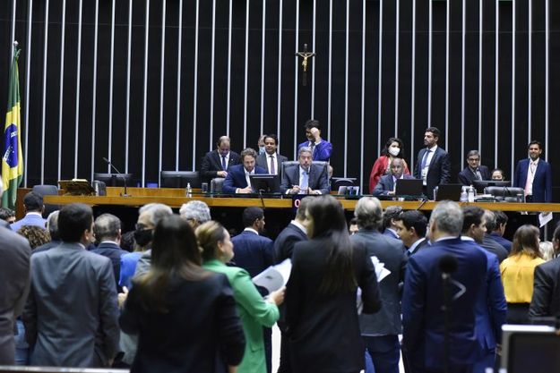 Câmara aprova MP que instituiu o valor do salário mínimo em R$ 1.212