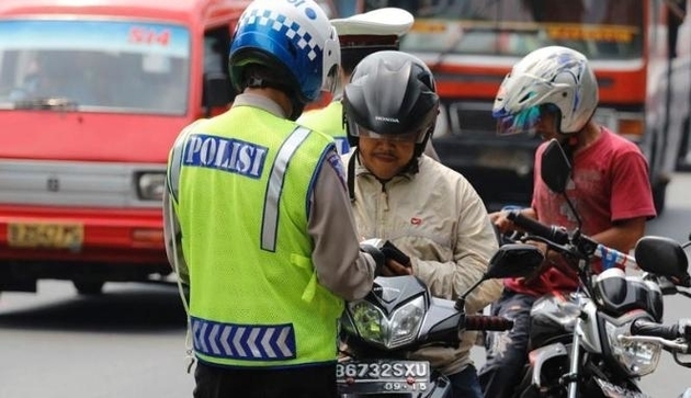 7 Jurus Andalan Pengemudi Saat Kena Tilang