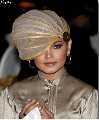 DARI DATUK SITI NURHALIZA