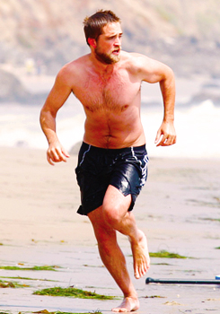 Robert-Pattinson-Shirtless-in-Malibu