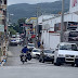 Barahona: 5:10 pm comerciantes aún no despachaban empleados violan toque de queda.