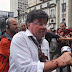 APRESENTADOR MARCELO MADUREIRA É AGREDIDO POR MANIFESTANTES NO RIO.  APRESENTADOR DO PROGRAMA 3 EM 1, DA JOVEM PAN, E HUMORISTA MARCELO MADUREIRA FOI AGREDIDO E HOSTILIZADO POR MANIFESTANTES NA TARDE DESTA SEXTA-FEIRA, 28, NO CENTRO DO RIO. ELE TENTAVA GRAVAR UM VÍDEO EM FRENTE À ASSEMBLEIA LEGISLATIVA DO RIO (ALERJ), ONDE ESTAVAM SE CONCENTRANDO OS PARTICIPANTES DE UM ATO QUE ACONTECERIA NO INÍCIO DA NOITE, NA CINELÂNDIA, QUANDO FOI CERCADO.