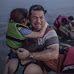 Heartbreaking photo of a Syrian refugee crying while carrying his children to safety goes viral