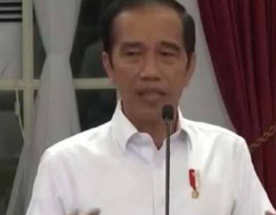 Beranikah Presiden Jokowi Me-Reshuffle Menteri Luhut?, 